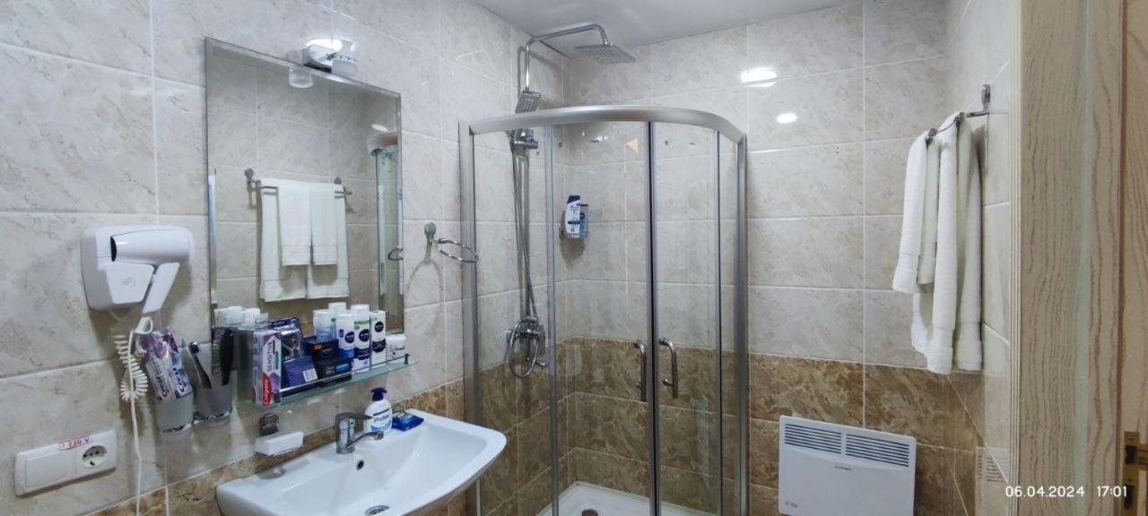 Bek Plus Hotel Takchilik Esterno foto